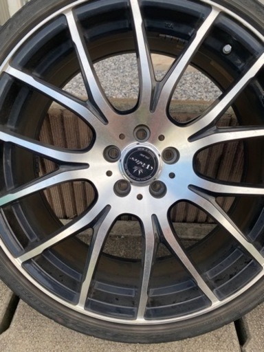 車のパーツ タイヤ、ホイール