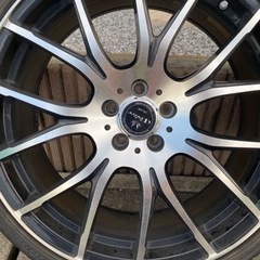 車のパーツ タイヤ、ホイールの画像