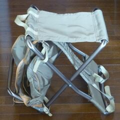 椅子に変身するリュックサックの画像