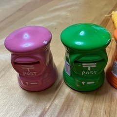 郵便ポストの貯金箱の画像