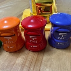 郵便ポストの貯金箱の画像