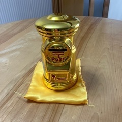 郵便ポストの貯金箱の画像
