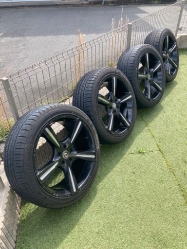 車のパーツ タイヤ、ホイール