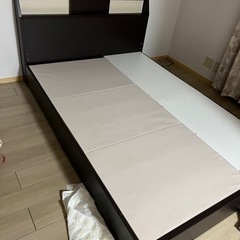ダブルベッドマットレス付き