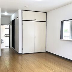 ☆仲介手数料無料☆ 郵便局至近・飲食店も周囲に多数。便利な立地の...