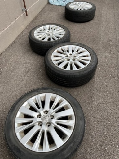 車のパーツ タイヤ、ホイール