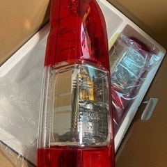 中古】1型ハイエース純正テールランプ(割れ、ハーネス無し)