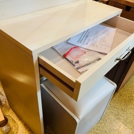 《売約済》【池上店】ドレッサー　三面鏡　メイク　化粧　姫系　鏡　ミラー　 オットマン　椅子　イス　付き　収納　棚