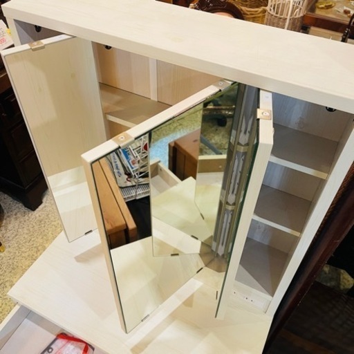 《売約済》【池上店】ドレッサー　三面鏡　メイク　化粧　姫系　鏡　ミラー　 オットマン　椅子　イス　付き　収納　棚