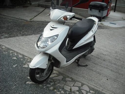 YAMAHA シグナスX 125 (SE44J)パールホワイト・インジェクション