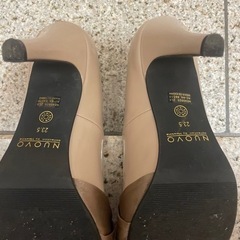 NUOVO パンプス エナメル 23.5㎝ ベージュピンク　結婚式　パーティーの画像