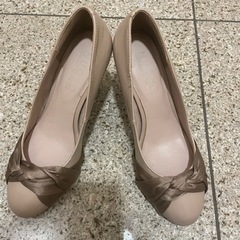 NUOVO パンプス エナメル 23.5㎝ ベージュピンク　結婚式　パーティーの画像