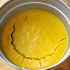 ニホンミツバチの蜜蝋　40g×2個セットの画像