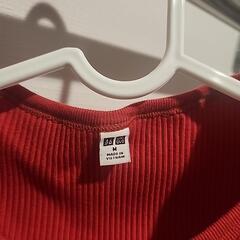 ユニクロ リブトップスの画像