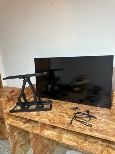 40型　テレビ　MAXZEN 定価32000円　壁掛け