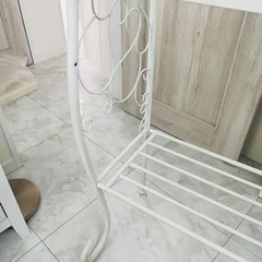 【値下げ】1台3,500→2,000【美品・希少・定価12,000円】コンソールガラステーブル　ガラス棚　アイアン　インテリア　サイドテーブル　【2台あり】の画像