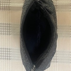 黒ラメ ハンドバッグの画像
