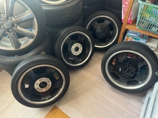 車のパーツ タイヤ、ホイール