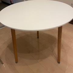ラウンドテーブルの画像