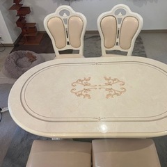 ダイニングテーブル　　椅子付き