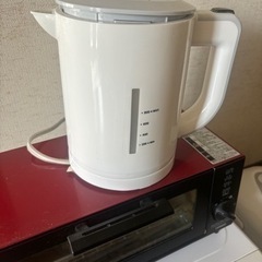電子レンジ、トースター、ケトル、炊飯器の画像