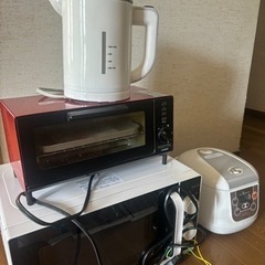 電子レンジ、トースター、ケトル、炊飯器の画像