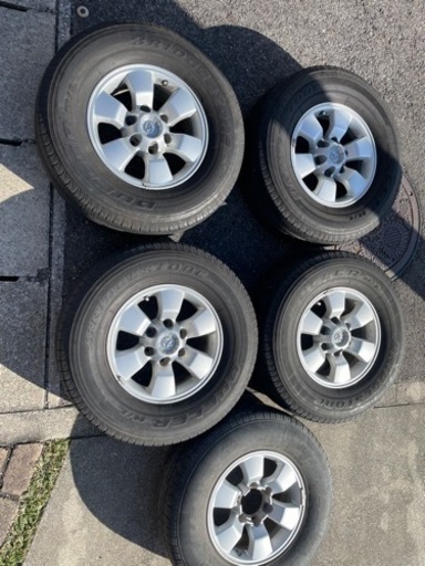 ハイラックス純正16インチホイール・M+Sタイヤ