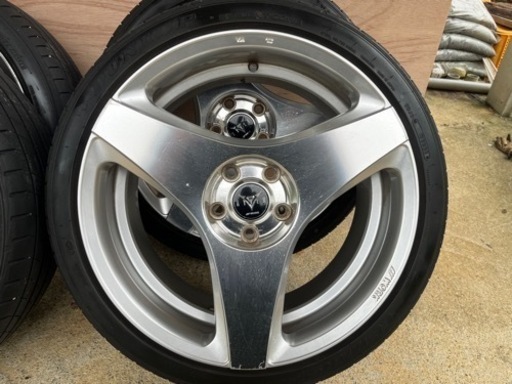 車のパーツ タイヤ、ホイール