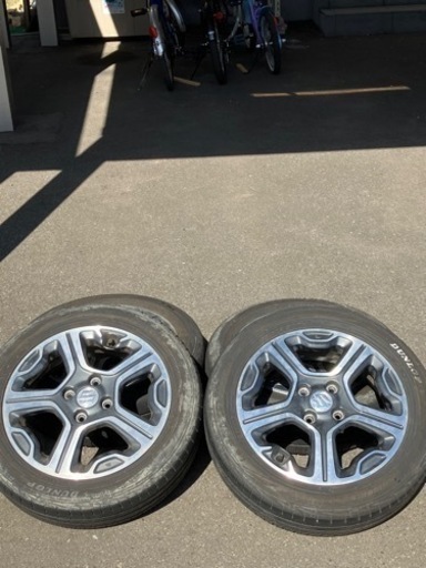 車のパーツ タイヤ、ホイール