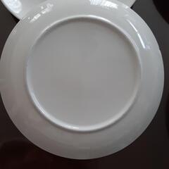 白い皿　21cmの画像