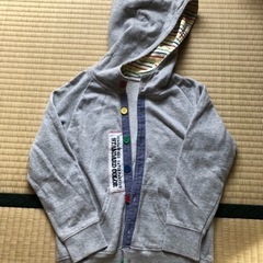 子供服　 120cm パーカー　カラフルなボタンタイプ♪