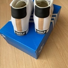 【新品未使用】adidas厚底スニーカー　コートバンテージ　FZ5600の画像