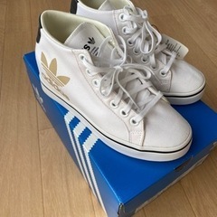 【新品未使用】adidas厚底スニーカー　コートバンテージ　FZ5600の画像