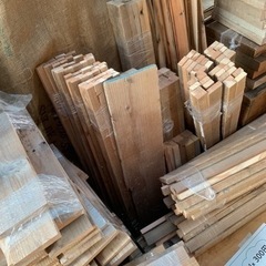 DIY杉足場古材、細長20〜30本（40cm前後）の画像