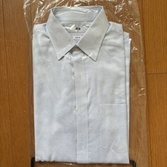 ②UNIQLO ボタンダウンシャツ（長袖）