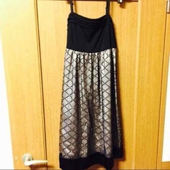 美品上品パーティドレスゴールドにクリスタル付きシースルー生地重ね...