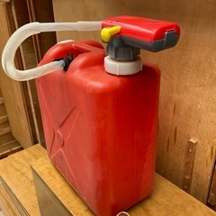 灯油用ポリタンク　給油装置、電池付