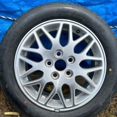 車のパーツ タイヤ、ホイール