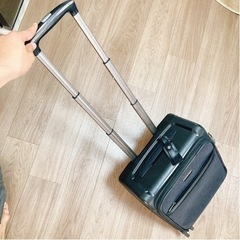 UNIWALKERスーツケースと無印良品のリュックの画像