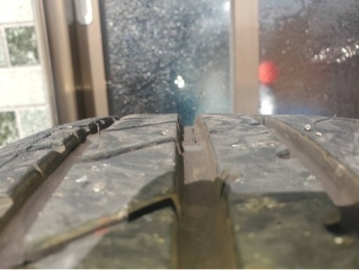 車のパーツ タイヤ、ホイール