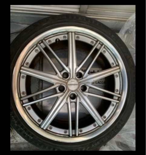 車のパーツ タイヤ、ホイール