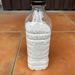 サンエスカルZ 。粒状の天然硫酸カルシウム資材。 500g/700円/本の画像