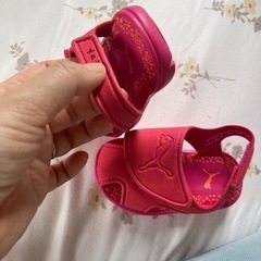 子供靴　PUMA サンダルの画像