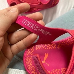 子供靴　PUMA サンダルの画像
