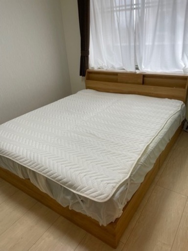 家具 ベッドフレーム　クイーンサイズベッド