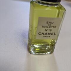 CHANEL　No.19香水の画像