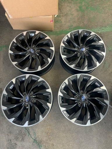 車のパーツ タイヤ、ホイール