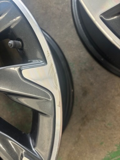 車のパーツ タイヤ、ホイール