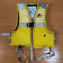 子ども用ライフジャケット(ジュニアフローティングベスト)　もしもの時に安心な笛付きです！の画像