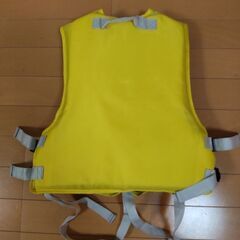 子ども用ライフジャケット(ジュニアフローティングベスト)　もしもの時に安心な笛付きです！の画像